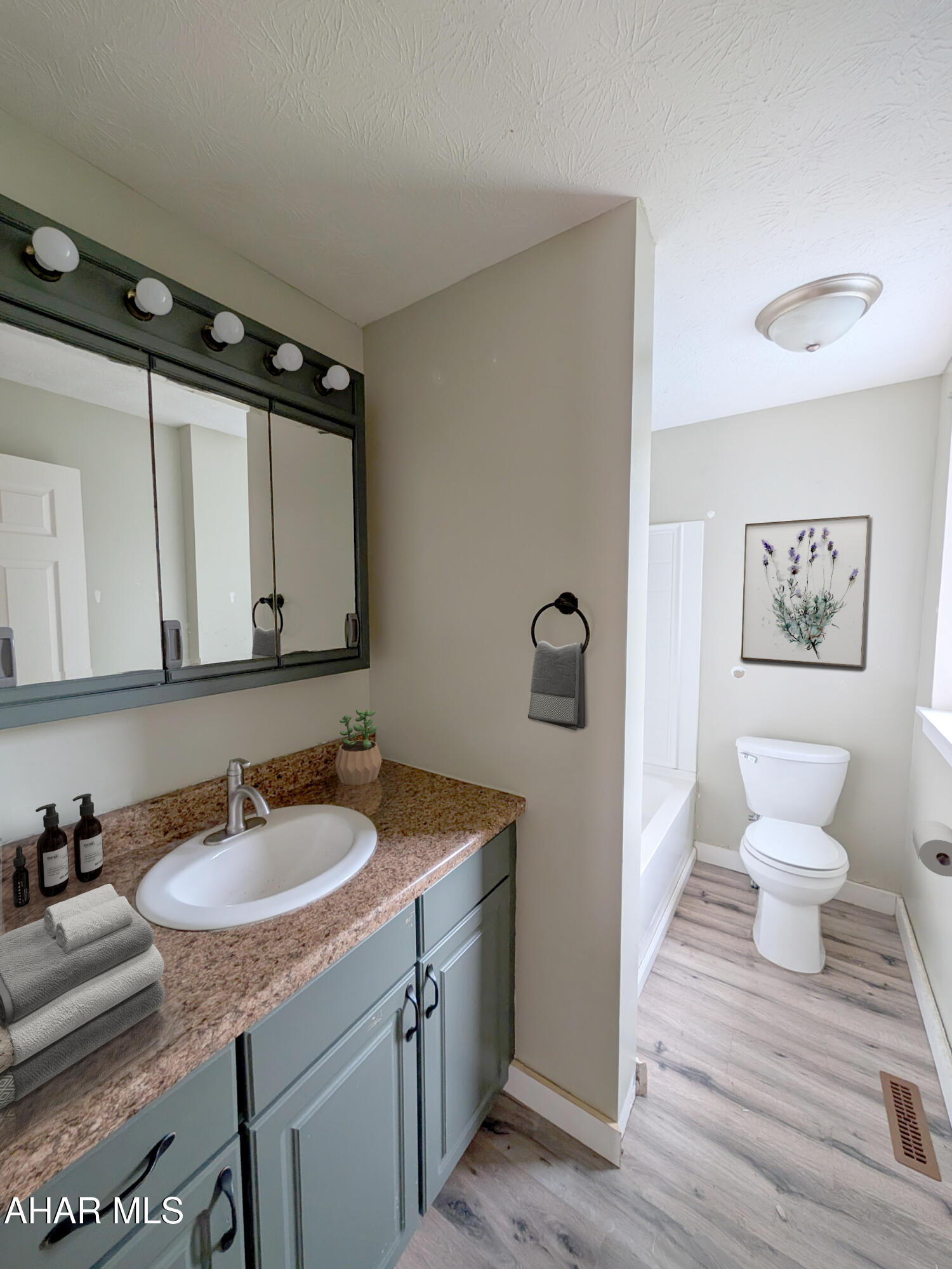 Saxton - Residential