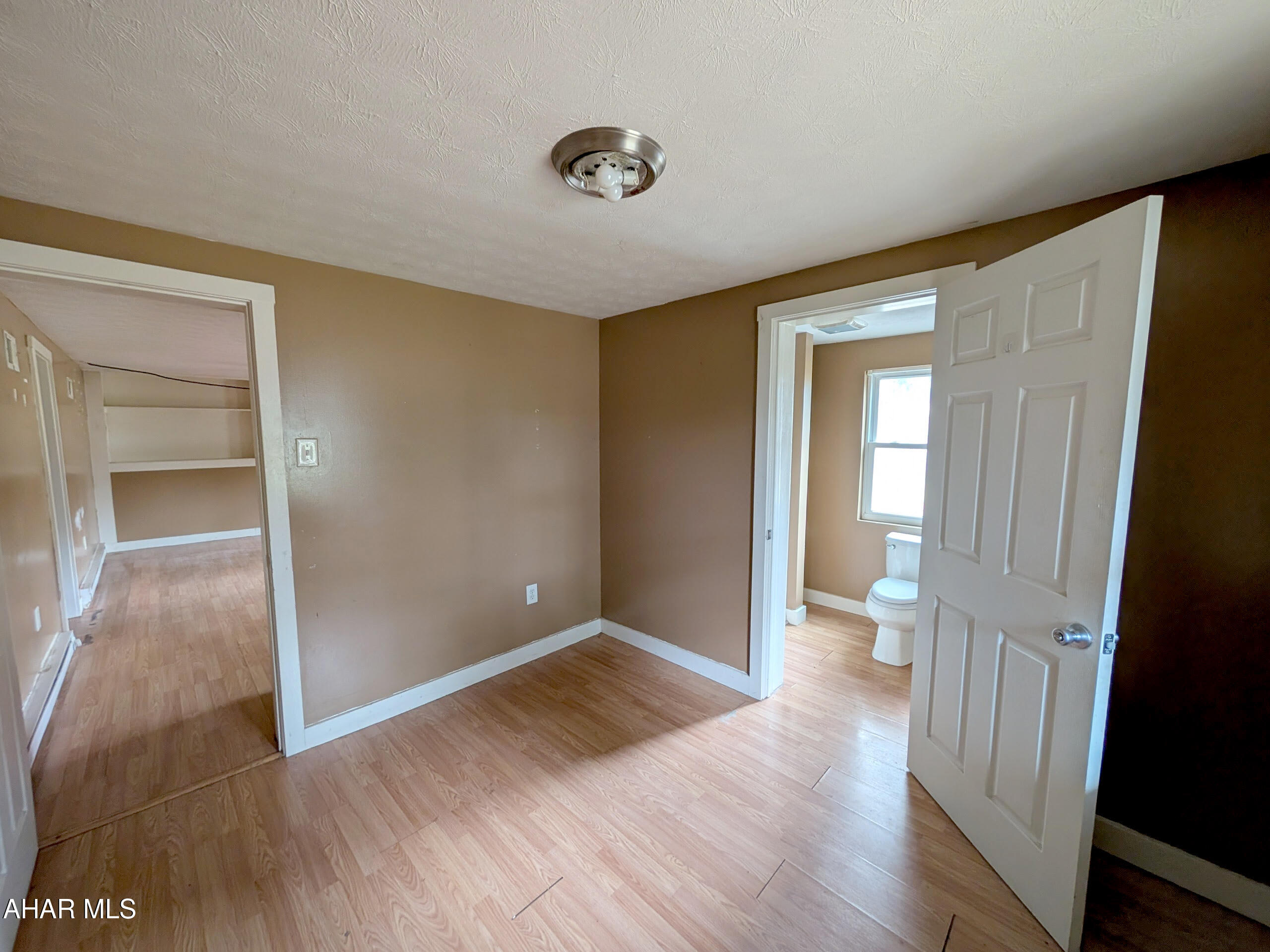 Saxton - Residential