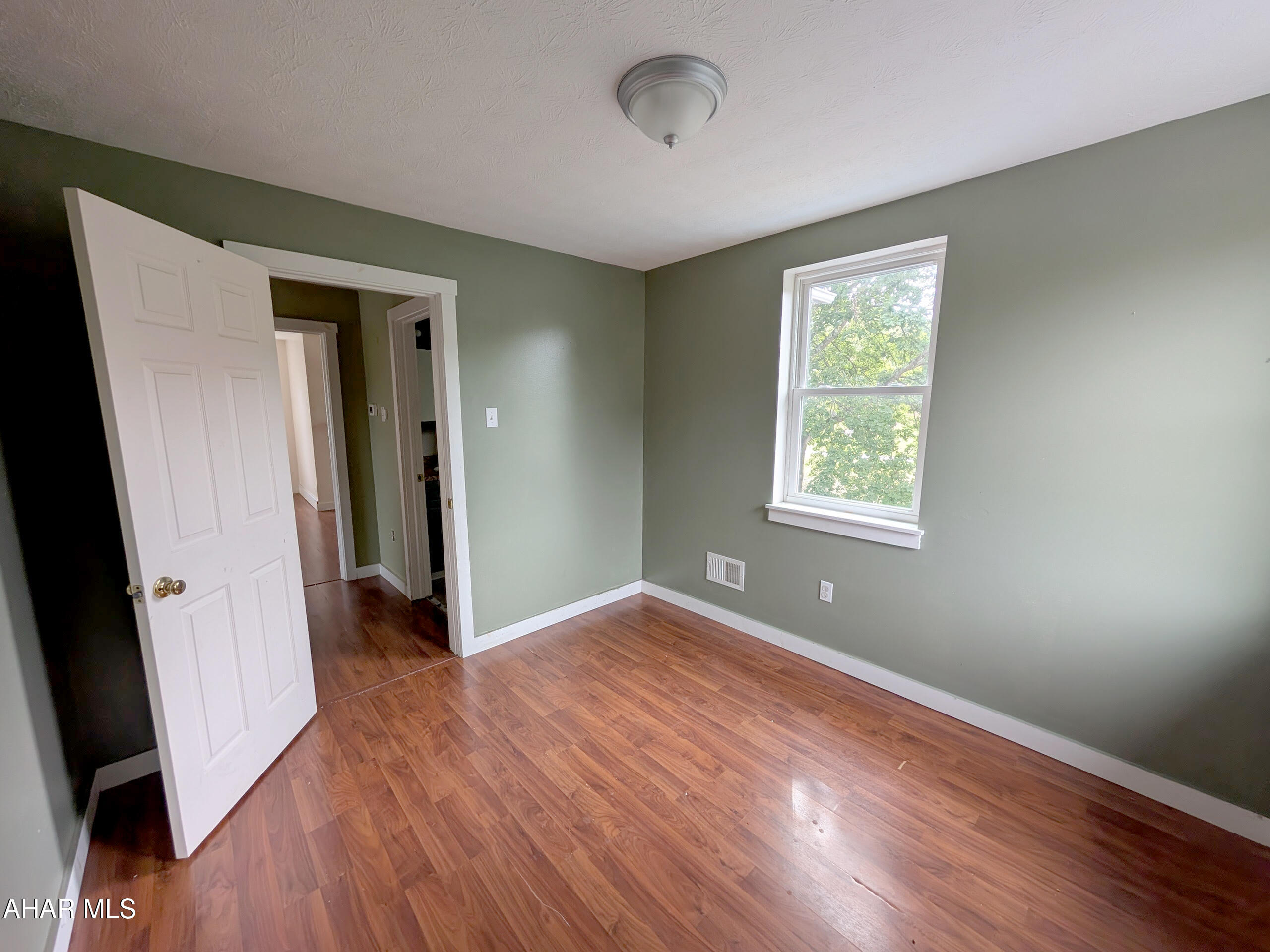 Saxton - Residential