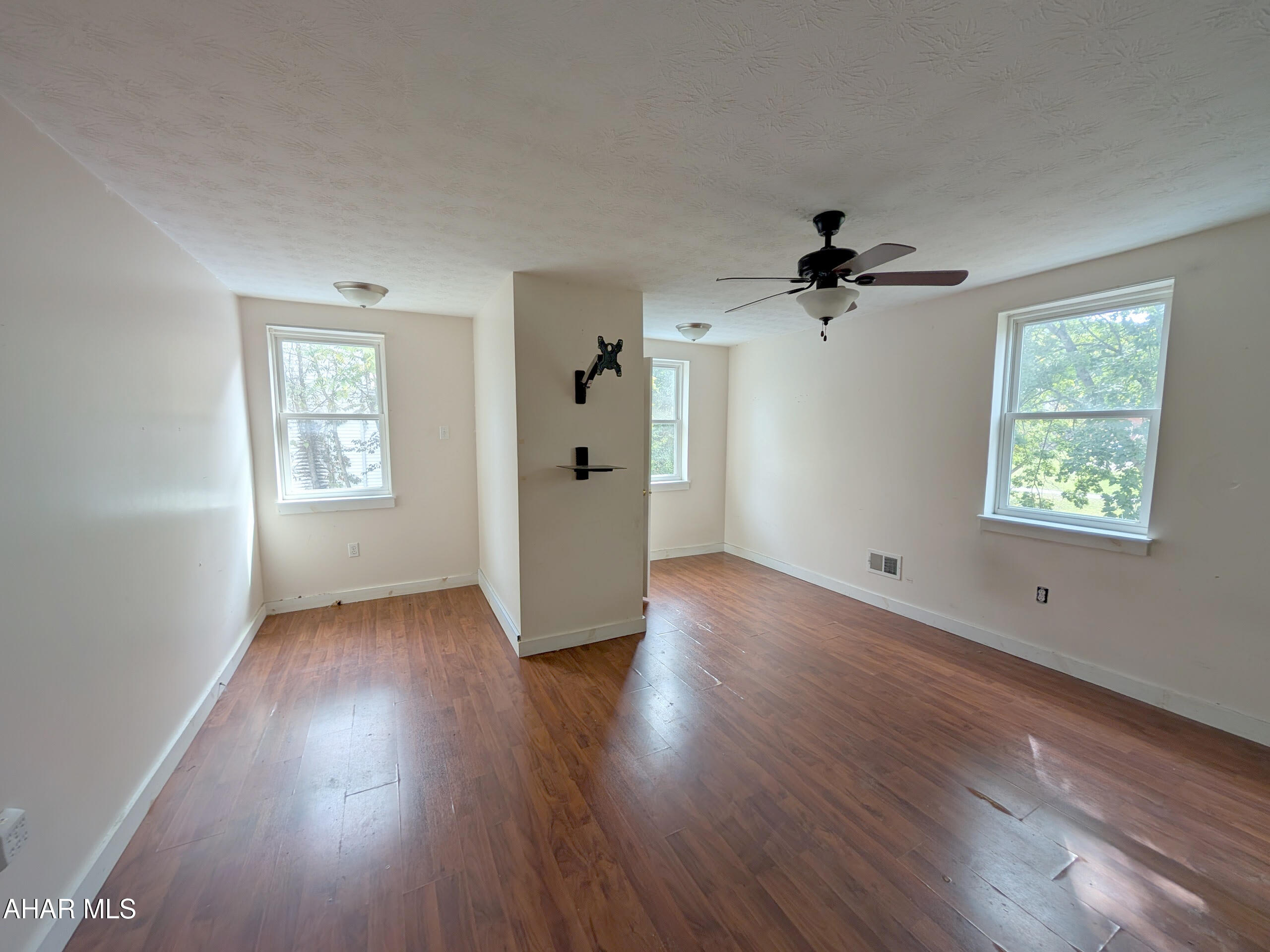 Saxton - Residential