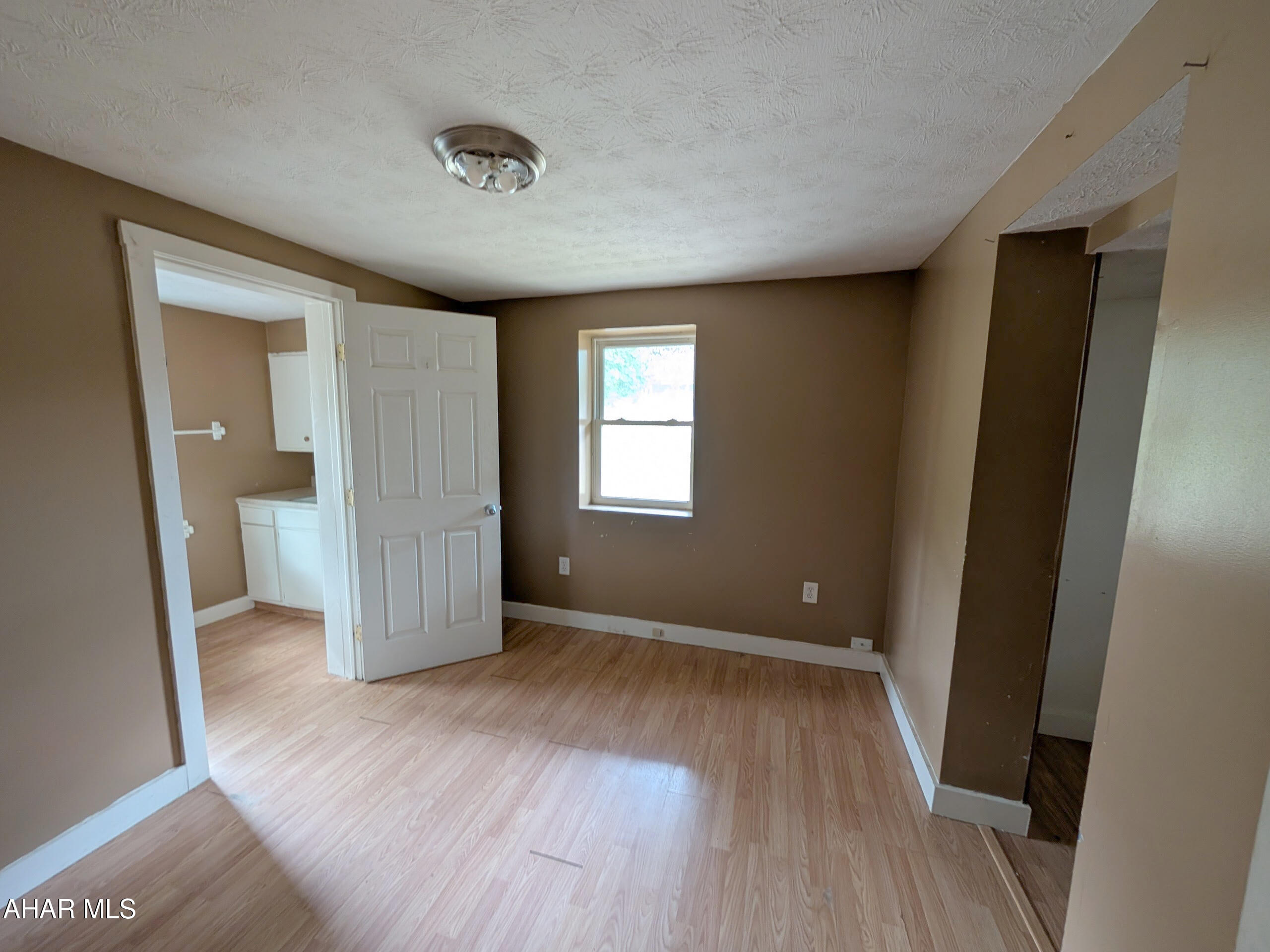 Saxton - Residential