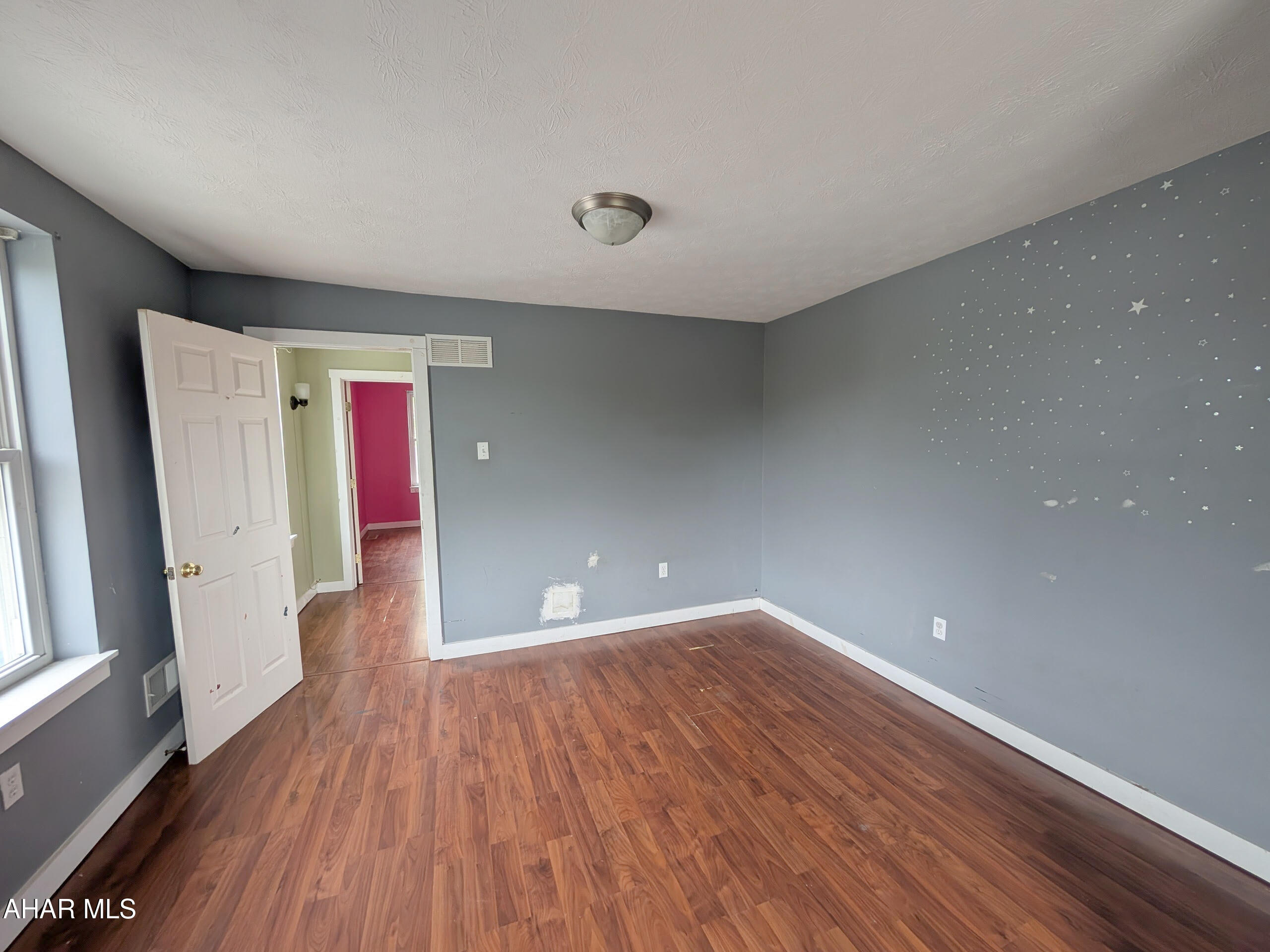 Saxton - Residential