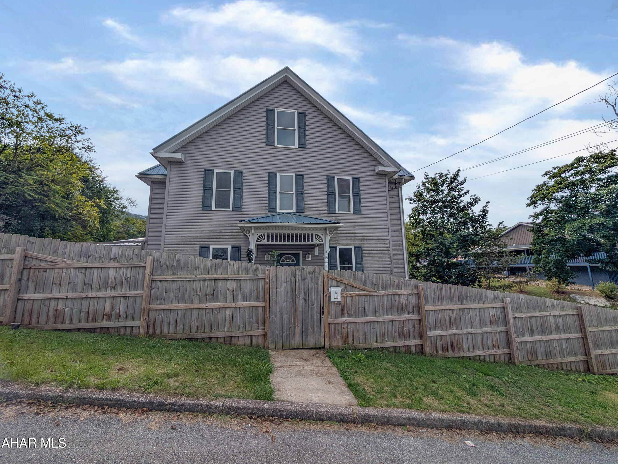 Saxton - Residential