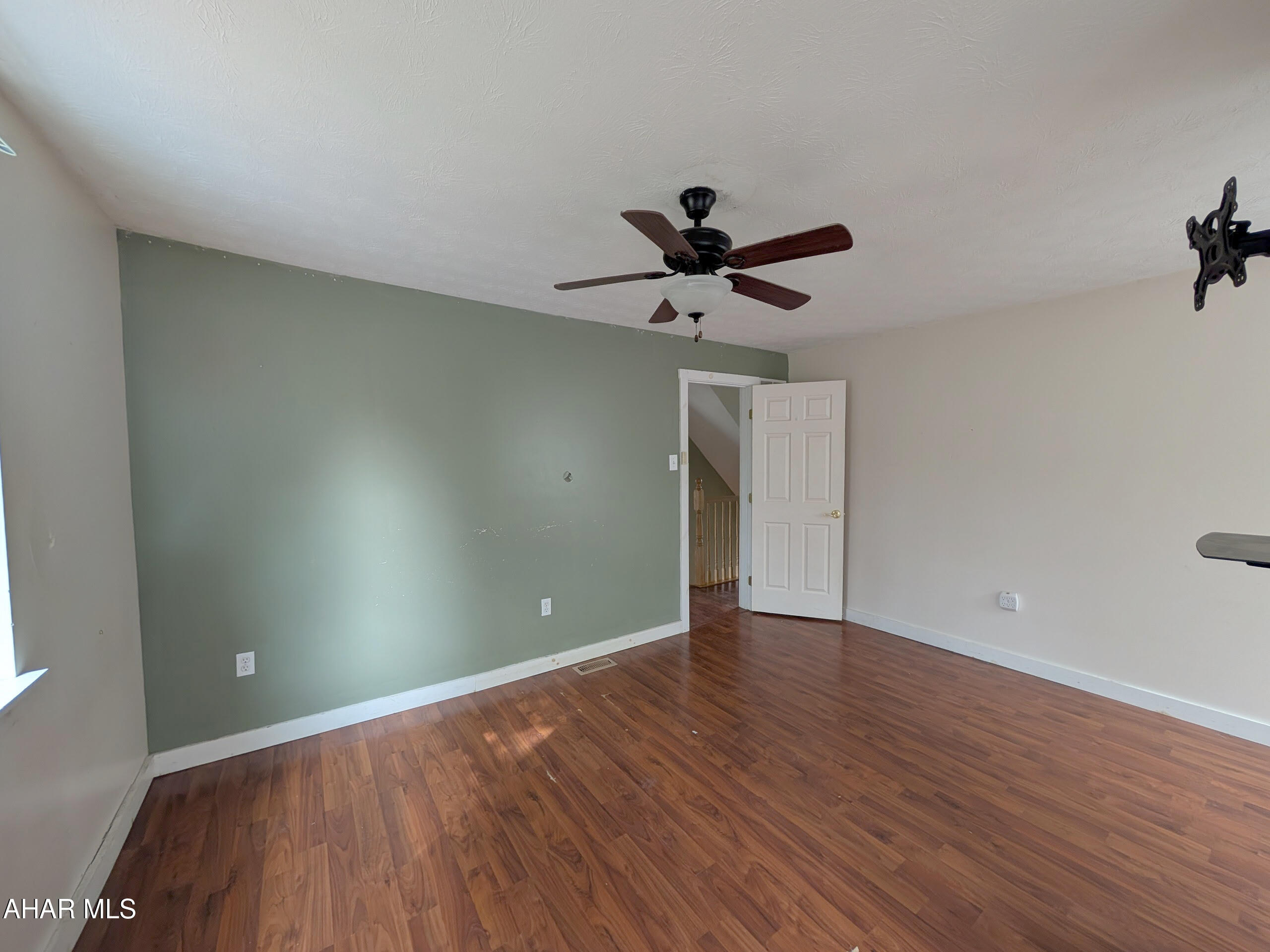 Saxton - Residential