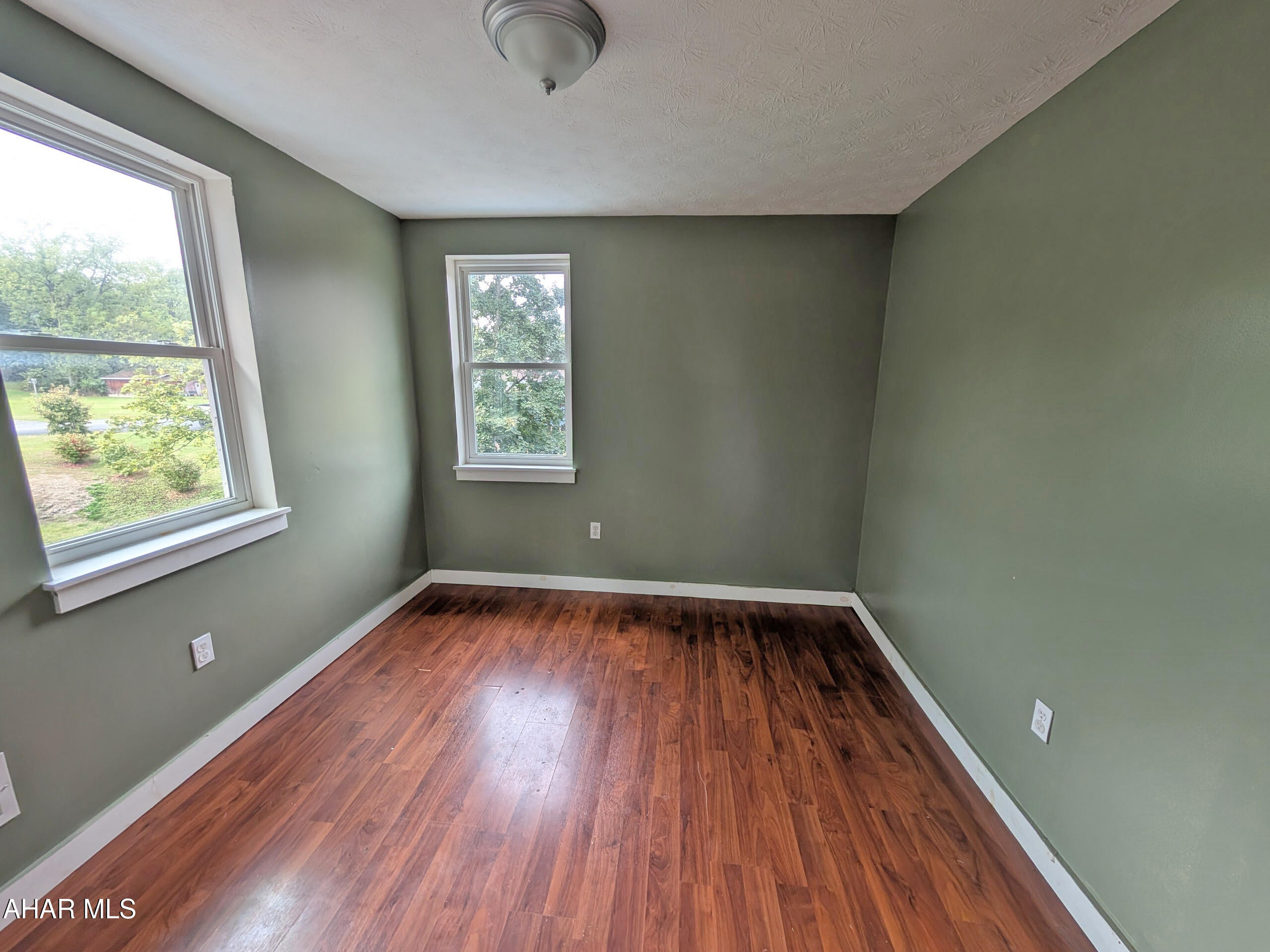 Saxton - Residential