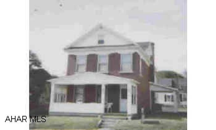 Nicely remodeled 2.5 story, newer windows, roof, wiring. Shows really well. Park along alley; parking area could be made in rear. Nicely remodeled 2.5 story, newer windows, roof, wiring. Shows really well. Park along alley; parking area could be made in rear.  Electric system - 100 amp