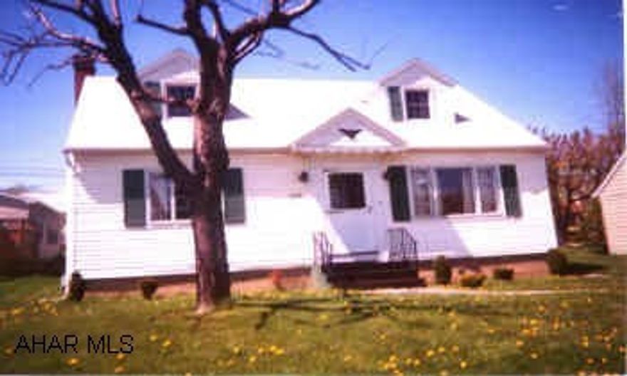 4 BEDROOM, 1 BATH CAPE COD.  2 CAR DETACHED GARAGE.  DESIRABLE NEIGHBORHOOD. 4 BEDROOM, 1 BATH CAPE COD.  2 CAR DETACHED GARAGE.  DESIRABLE NEIGHBORHOOD.