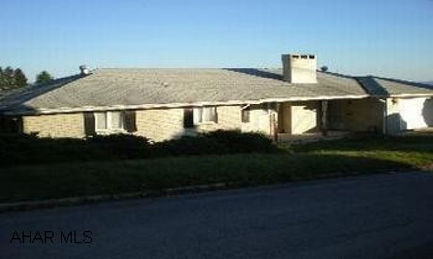 Property is being sold in AS IS condition. Addendums required.