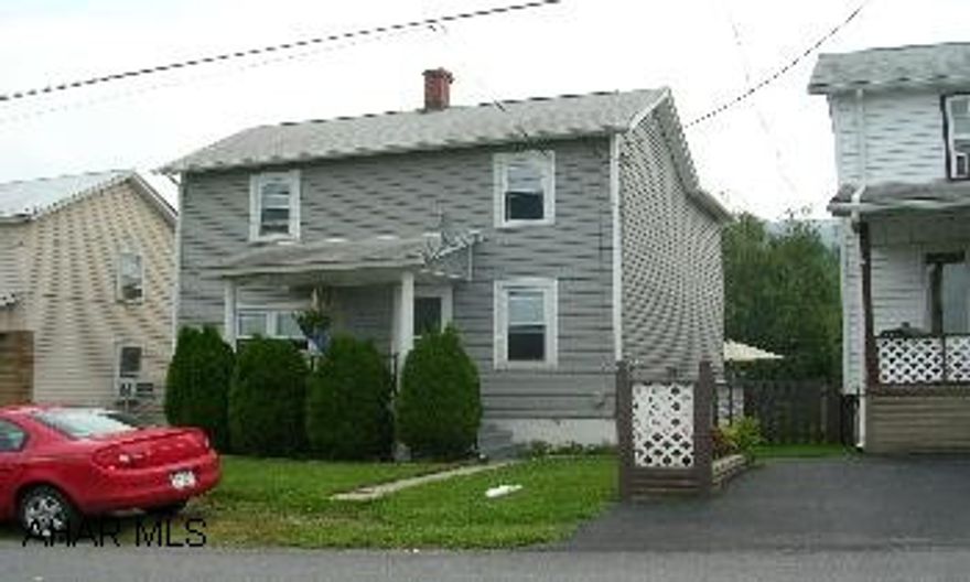WELL MAINTAINED AND VERY CHARMING. NICE KITCHEN WITH DINING AREA. LAUNDRY & 1/2 BATH ON 1ST FLOOR. MODERN BATH. NEW FURNACE. BRICK PATIO. FENCED LOT & SHED. WELL MAINTAINED AND VERY CHARMING. NICE KITCHEN WITH DINING AREA. LAUNDRY & 1/2 BATH ON 1ST FLOOR. MODERN BATH. NEW FURNACE. BRICK PATIO. FENCED LOT & SHED.