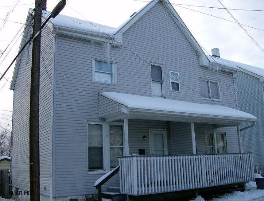 2 Unit Apt Building vinyl sided with Thermopane windows