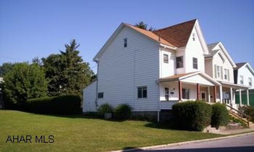 2.5 story vinyl sided home with finished, heated 3rd floor. 2.5 story vinyl sided home with comp shingle roof, high efficiency gas furnace, central ac, redone basement walls, finished and heated 3rd floor.  2 adjoining lots totaling 72.5 x 120.  Storage shed.  Nice area.