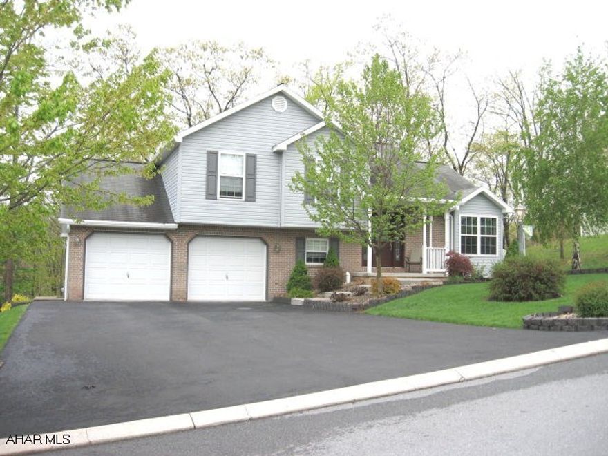 This Tyrone multi-level is in move-in condition. Featuring 3BR's, 2 full baths, beautiful 20x22 familyroom addition w/hw floor & gas FP with acess to the large deck overlooking the woods. Easy commute to Altoona & State College. Priced to sell!