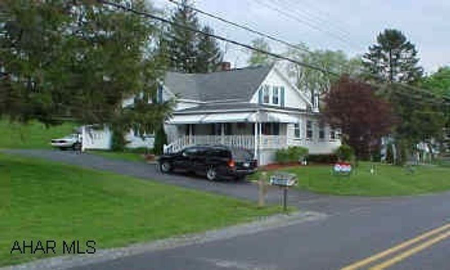 Cute & Cozy nice 3-Bedroom- Hollidaysburg Schools, Great Neighborhood Beautiful Yard-Covered Patio-Shower in Basement,Some New Windows-Roof New 4/2000 Clean & Neat