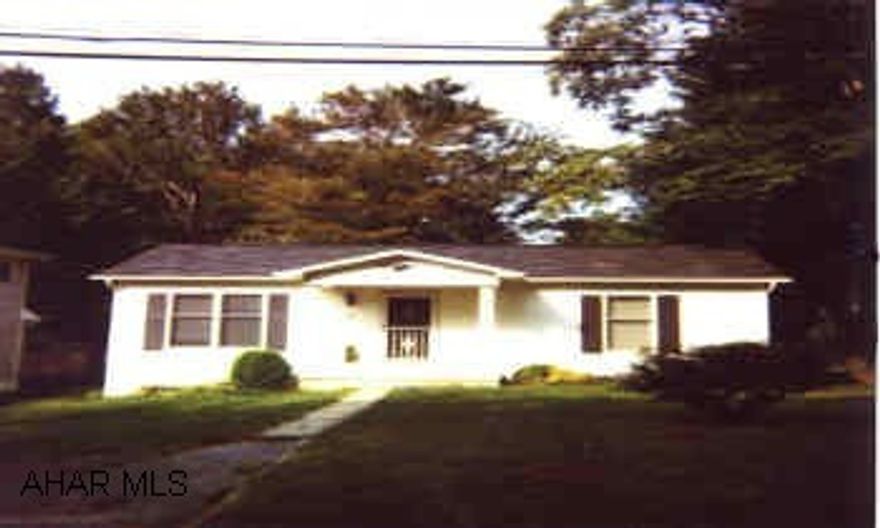 GREAT 1-STY STARTER! OAK KIT W/DISHWASHER & STOVE. HIGH BSMT HAS EXIT. POSSIBLE BSMT FR = NEEDS TO BE FINISHED. PULL-DOWN ATTIC LADDER. RUMSEY CONTROL = ELECTRIC HEAT.