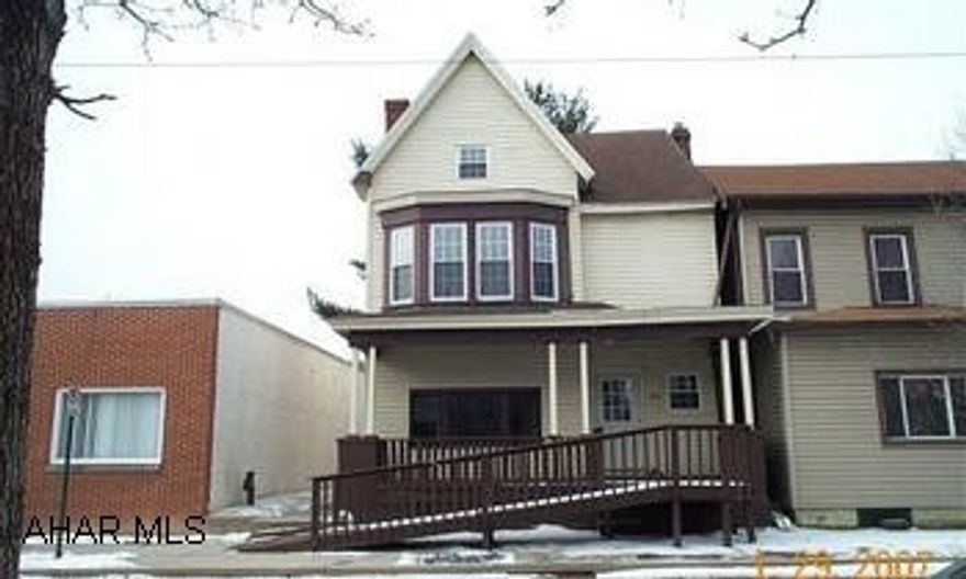 Full Bath in each floor - Handicap accessible - Clean - Ready to Move In Full Bath in each floor - Handicap accessible - Clean - Ready to Move In