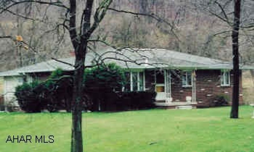 Rancher, newly updated with new kitchen and baths, oak trim thru out.Large yard in lovely neighborhood.