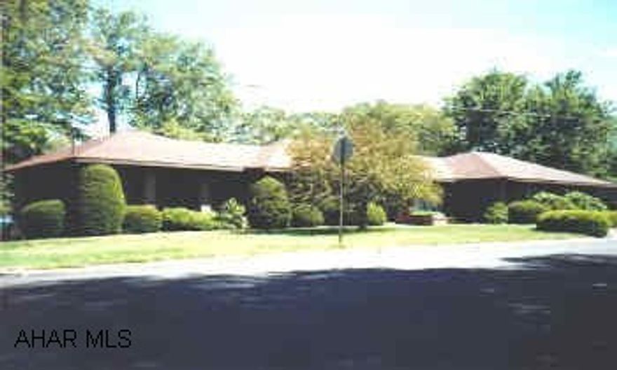 This single story house, was built in 1958.  It has4 bedrooms and 3 baths (1 full, 1 3/4, and 1 half bath),  a formal diningroom and an attached, 2-car, garage.  It has a beautiful, private, yard withgreat views. Lot size is 95 x 148 This single story house, was built in 1958.  It has4 bedrooms and 3 baths (1 full, 1 3/4, and 1 half bath),  a formal diningroom and an attached, 2-car, garage.  It has a beautiful, private, yard withgreat views. Lot size is 95 x 148