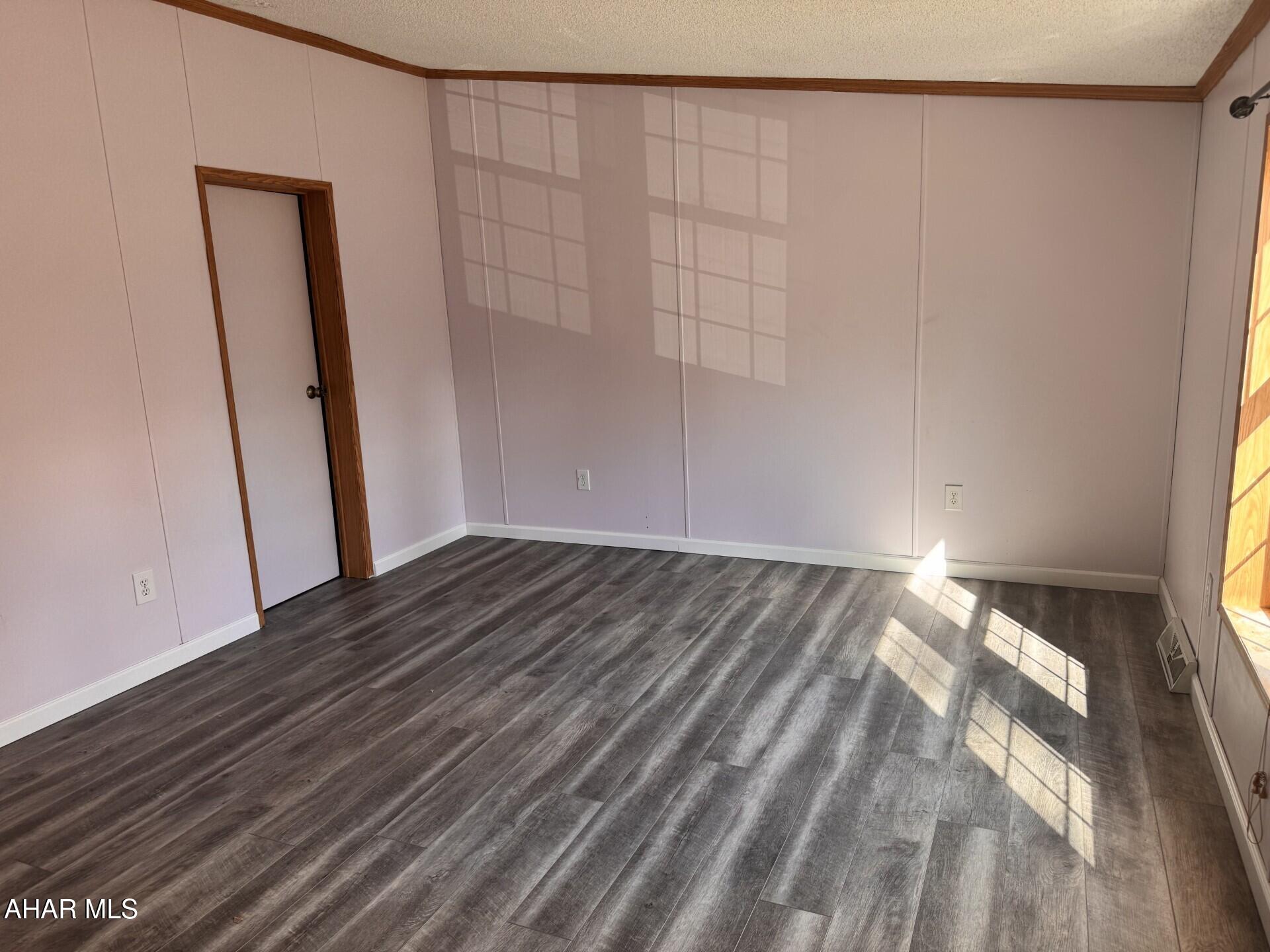 Glendale Yearound - Residential