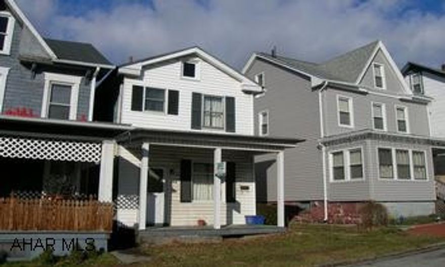 Investor's delight! 2 story vinyl sided with 2 bedrooms. Needs some TLC.