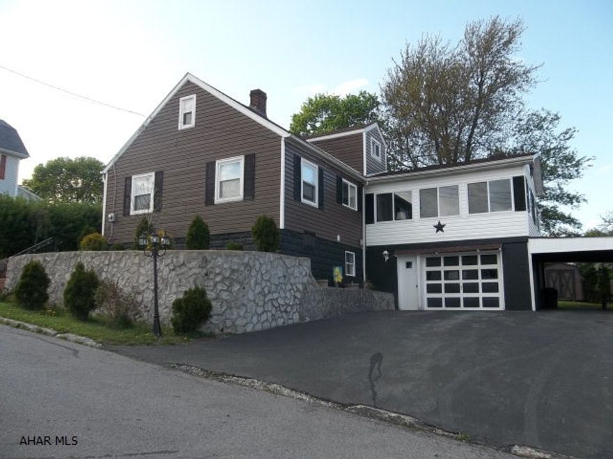 Great Family Home with 4 bedrooms Large Sun Room with fireplace & sky light!Great back yard with Gazebo