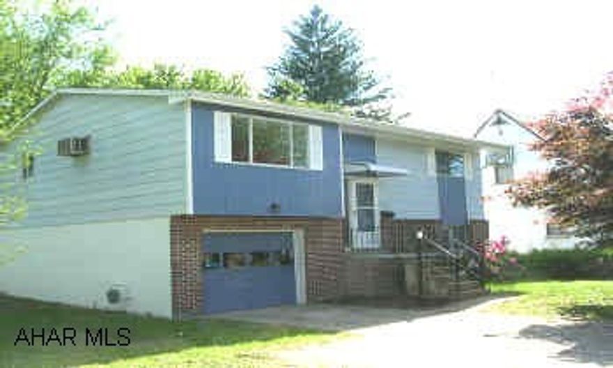 NICE BI-LEVEL IN GARDEN HEIGHTS. SPACIOUS KITCHEN. NICE BI-LEVEL IN GARDEN HEIGHTS. SPACIOUS KITCHEN. FRESHLY PAINTED INTERIOR AND EXTERIOR, BATHS UPDATED, DECK OFF DINING AREA.    ZONE B (LENDER MAY OR MAY NOT REQUIRE FLOOD INSURANCE)  HOME WARRANTY INCLUDED.