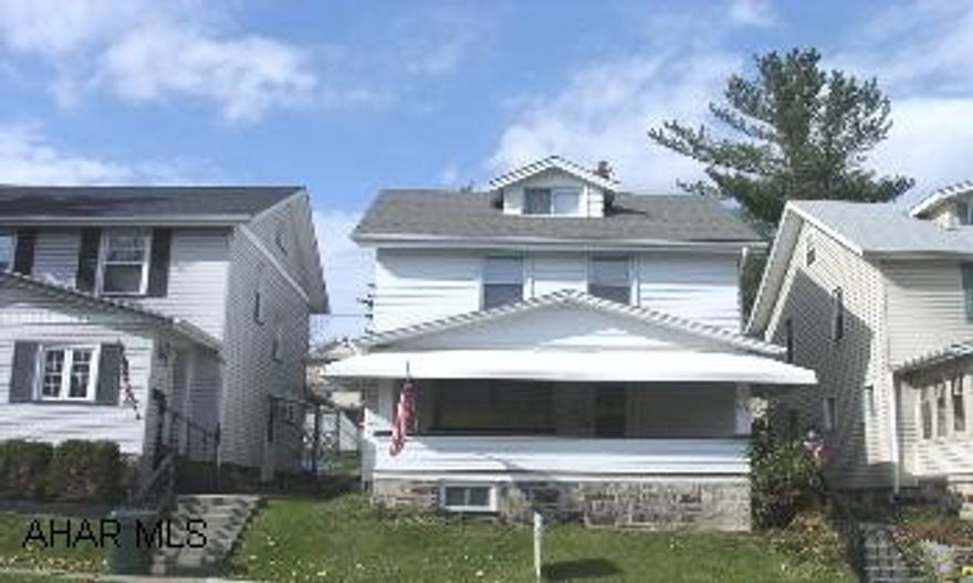 FRESHLY PAINTED-MOVE IN CONDITION UPGRADED EVERYTHING. NEW CARPETING, CERAMIC TILED BATHROOM, INTERIOR AND EXTERIOR FRESHLY PAINTED. GOOD MECHANICS. MANY UPGRADES.  LOVELY PRIVATE POND AREA. OUTSIDE ELECTRIC-VINYL TILT IN WINDOWS-TRANE FURNACE. FRESHLY PAINTED-MOVE IN CONDITION UPGRADED EVERYTHING. NEW CARPETING, CERAMIC TILED BATHROOM, INTERIOR AND EXTERIOR FRESHLY PAINTED. GOOD MECHANICS. MANY UPGRADES. . LOVELY PRIVATE POND AREA. OUTSIDE ELECTRIC-VINYL TILT IN WINDOWS-TRANE FURNACE.