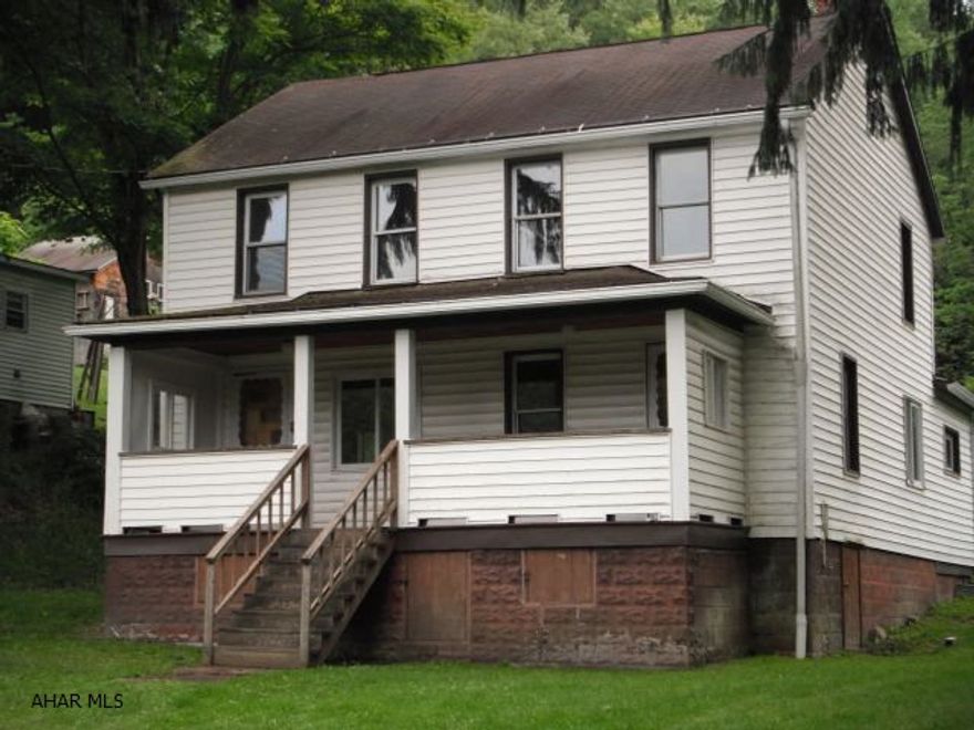 House needs carpet throughout & heat returns need fin.  New plumbing, new elec., newer furnace - 2 addit. lots included in sale - good opportunity!  Better hurry!  Investor opportunity.  Motivated Seller.