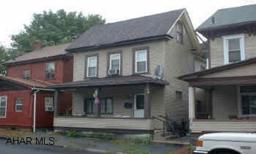 2.5 STORY FRAME AND VINYL 3 BEDROOM HOME. NICE INVESTMENT OR FIRST HOME.  BASEMENT HAS A BATH.