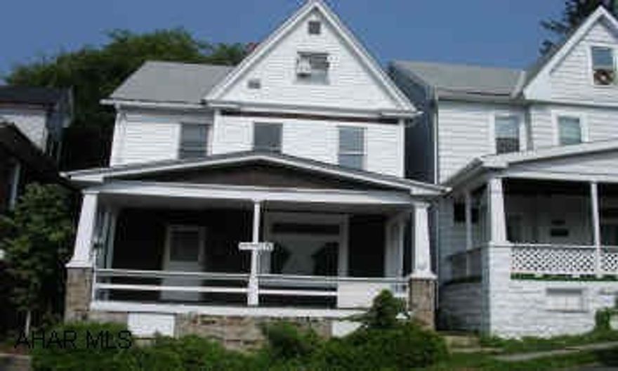 LISTING AGENT IS RELATED TO SELLER. GREAT 1ST TIME HOME BUYER OR INVESTORS DELIGHT. OFF STREET PARKING.