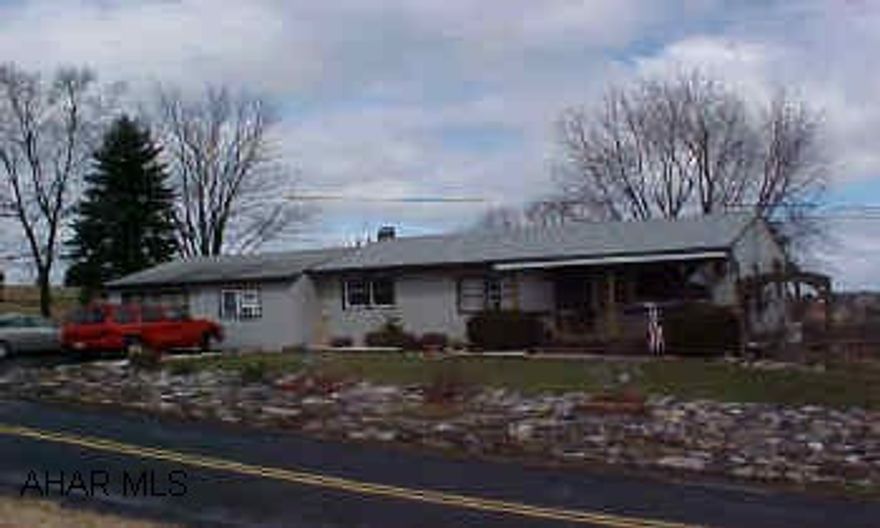 Ranch home w/new Family Room addition in Everett School District. Beautiful country views.