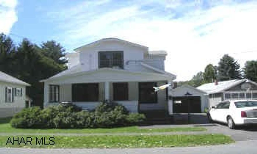 1.5 STORY FRAME WITH DETACHED GARAGE. CUTE BUNGALOW IN GREAT AREA. NEW OAK KITCHEN. UPSTAIRS BEDROOM HEAT DOES NOT WORK.