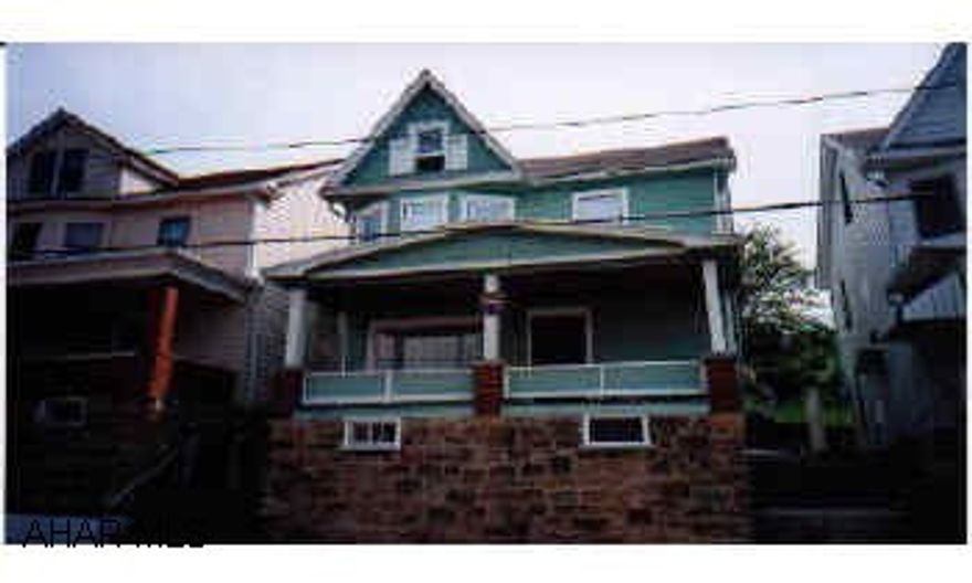 3 to 4 bedroom starter with many updates. Dishwasher in kitchen, replacement window on 2nd level. Updated plubming and electric. Seller will paint trim for conv. financing.  Listing Agent:  Piper, Frances 3 to 4 bedroom starter with many updates. Dishwasher in kitchen, replacement window on 2nd level. Updated plubming and electric. Seller will paint trim for conv. financing.    Listing Agent:  Piper, Frances