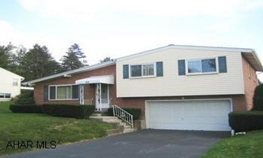 Beautiful 3 level split in Sylvan Hills. LR with gas FP & vaulted ceilings, hardwood floors, central air. See listing agent for sales addendum. Beautiful 3 level split in Sylvan Hills. LR with gas FP & vaulted ceilings, hardwood floors, central air. See listing agent for sales addendum.