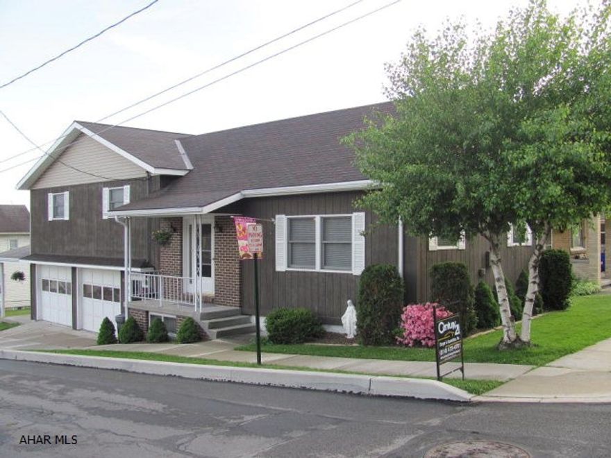 Ebensburg - 3BR brick & vinyl sided split level on a corner lot. Gas HW BB heat. 2 car Integral garage Central air, large family room. Move-in condition!