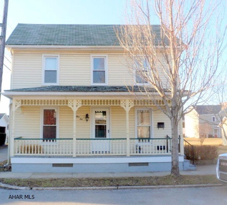 Hollidaysburg Borough - Cozy 3 bedroom, living room, kitchen with dining area, first floor laundry, family room with laminate floor, central air, attic, basement walkout, over-sized one car garage with 2nd floor storage, newer vinyl siding, furnace, windows, electric breakers, and toilet....only $79,900.
