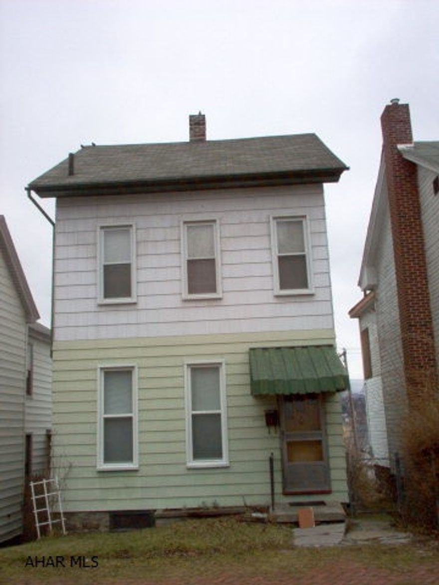 Owner wants Offers! Good Mechanics excellent choice for the house hunter on a budget or Investor.Needs TLC and is being sold AS IS