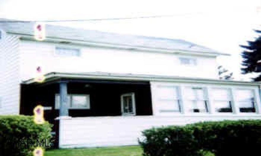 NICE 3+BR HOME. NEWER CARPET. LARGE LOT. ALL DRAPES INCL.