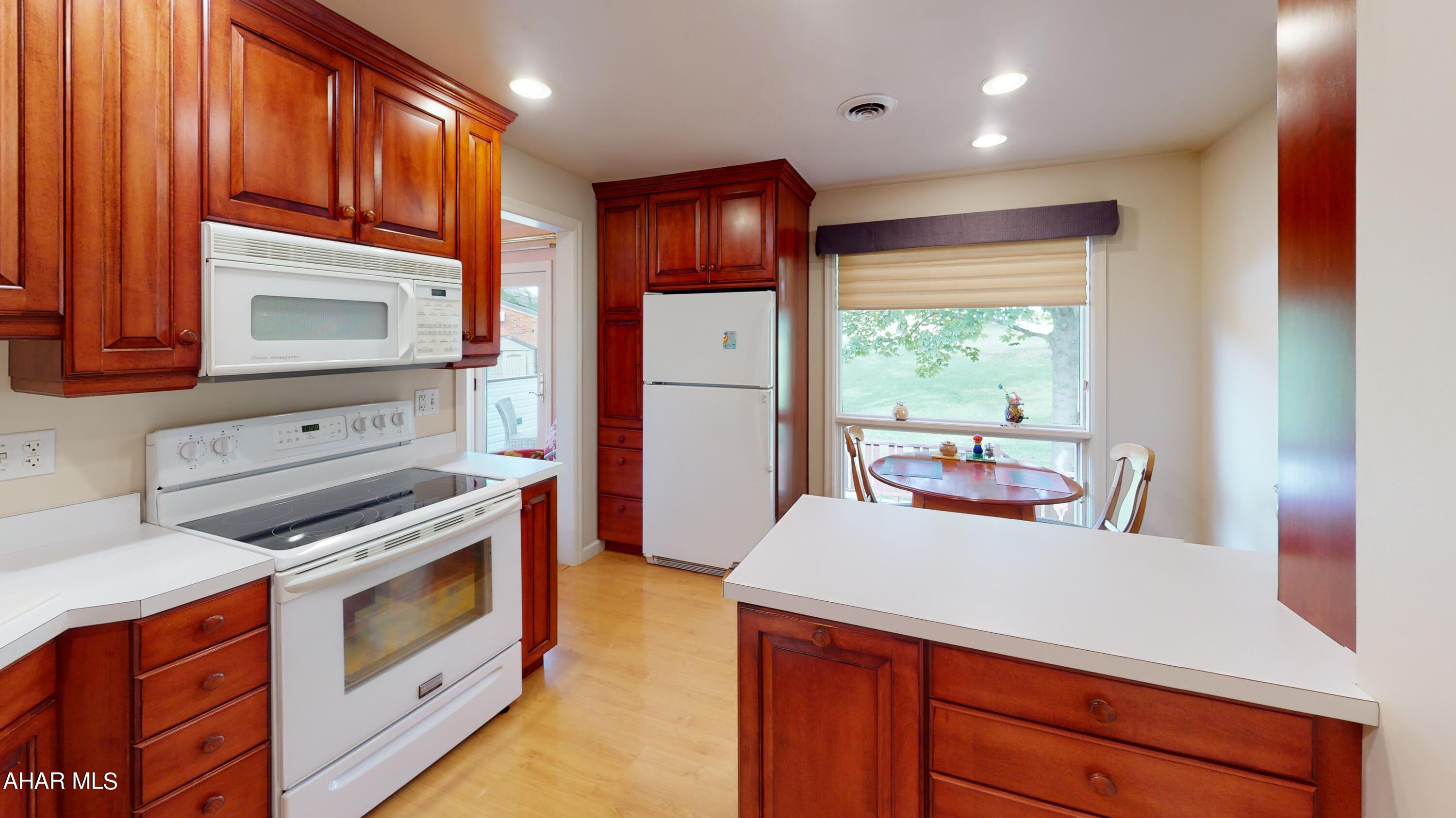 Holiday Manor - Residential