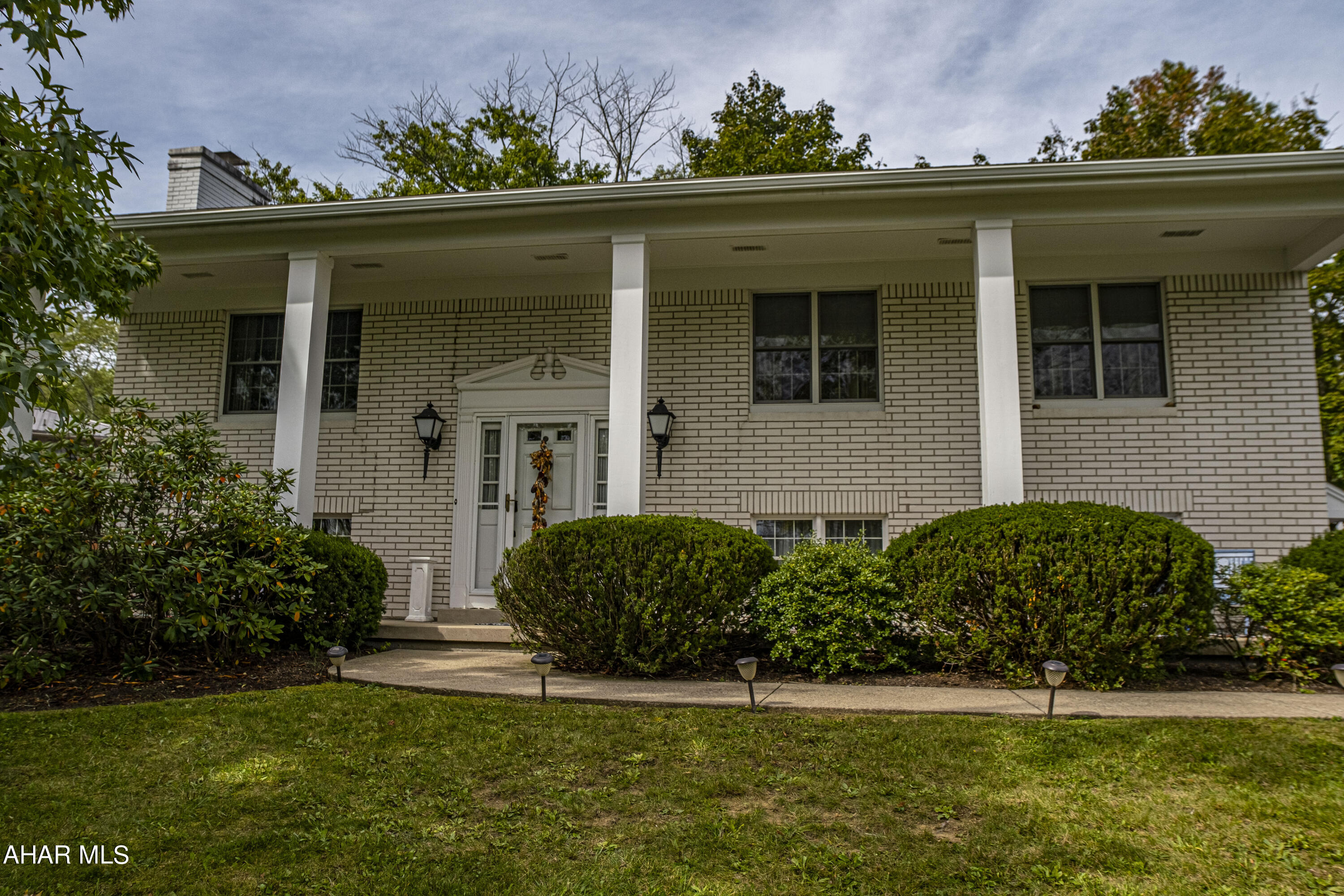 Holiday Manor - Residential