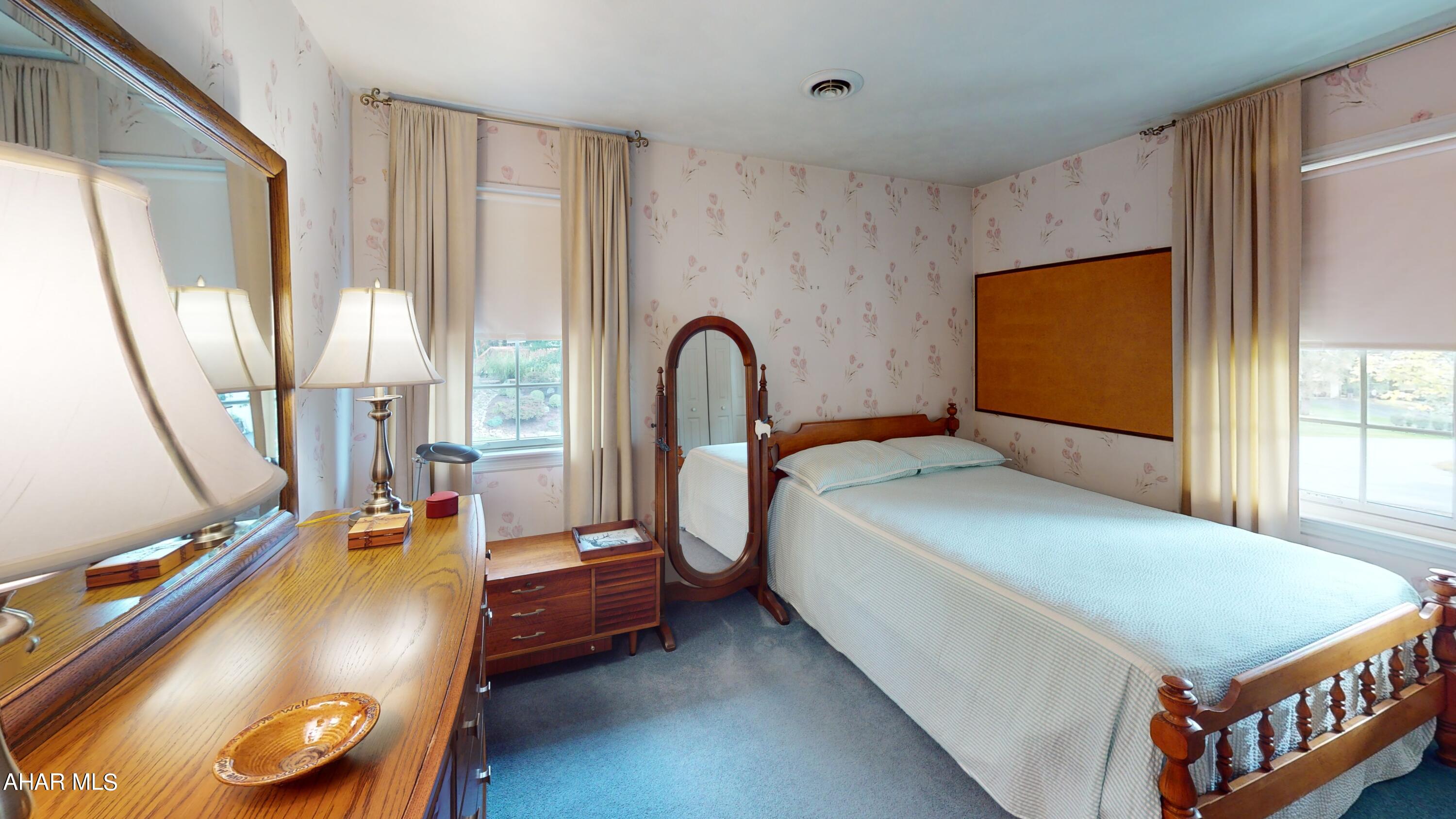 Holiday Manor - Residential