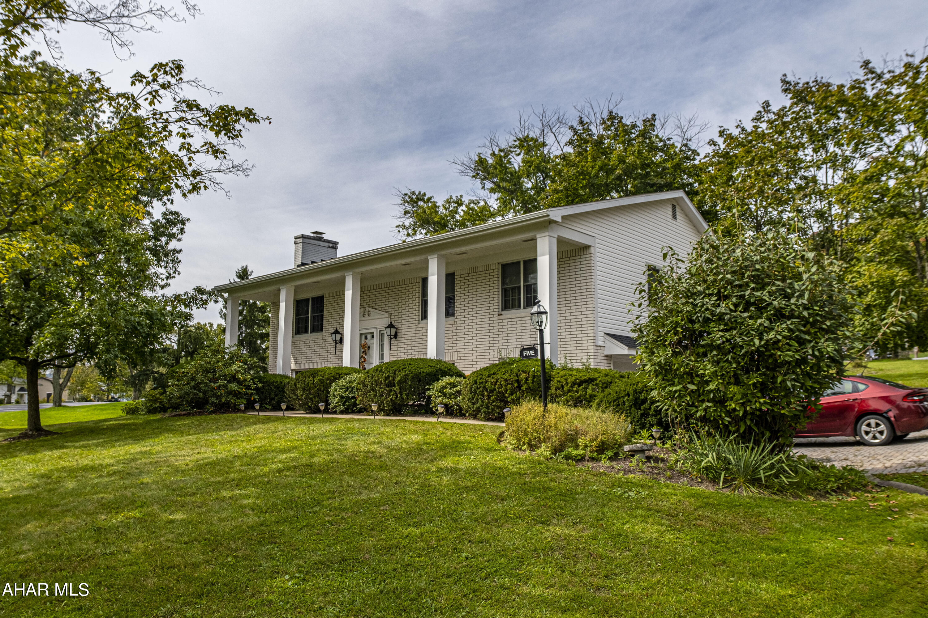 Holiday Manor - Residential