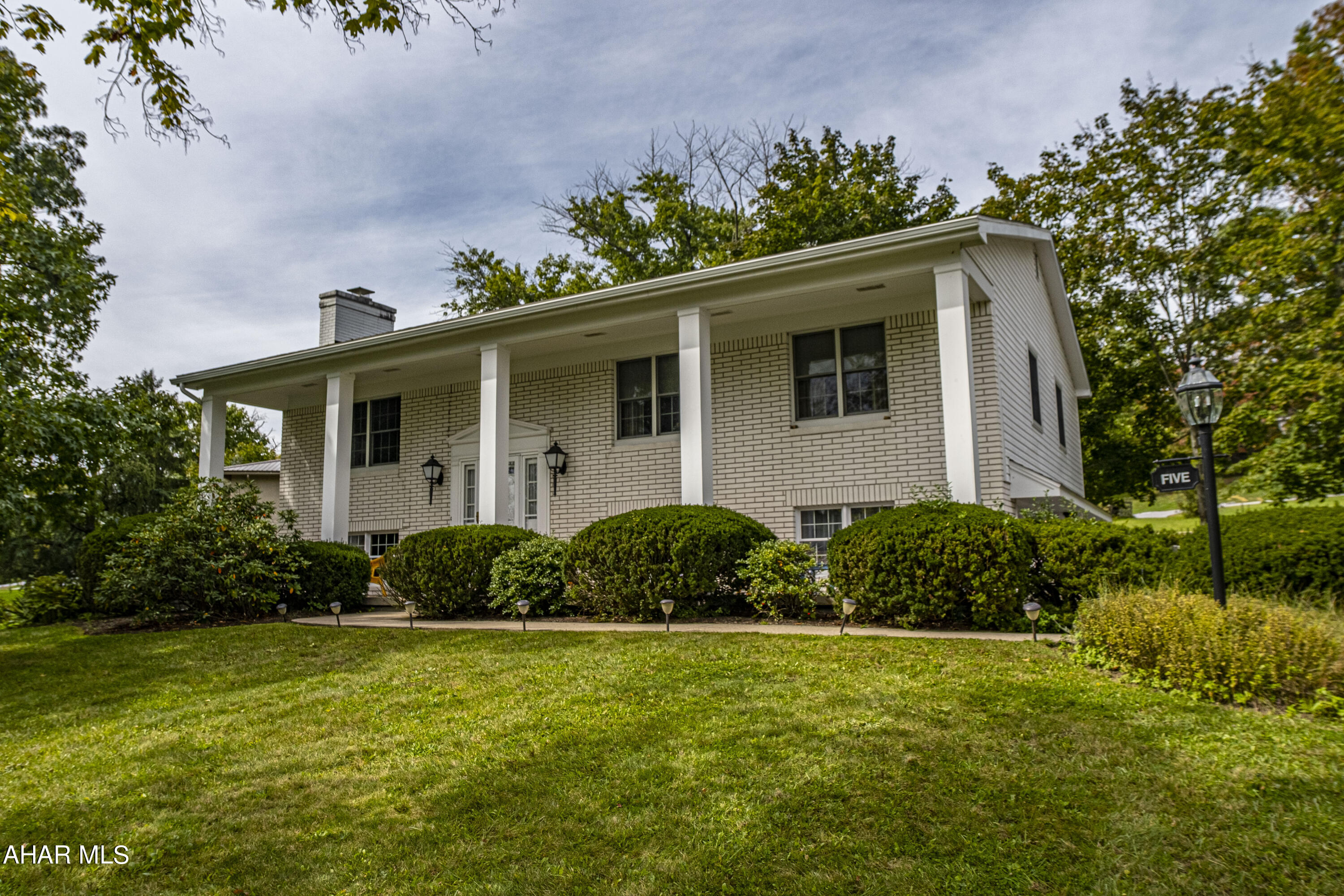 Holiday Manor - Residential