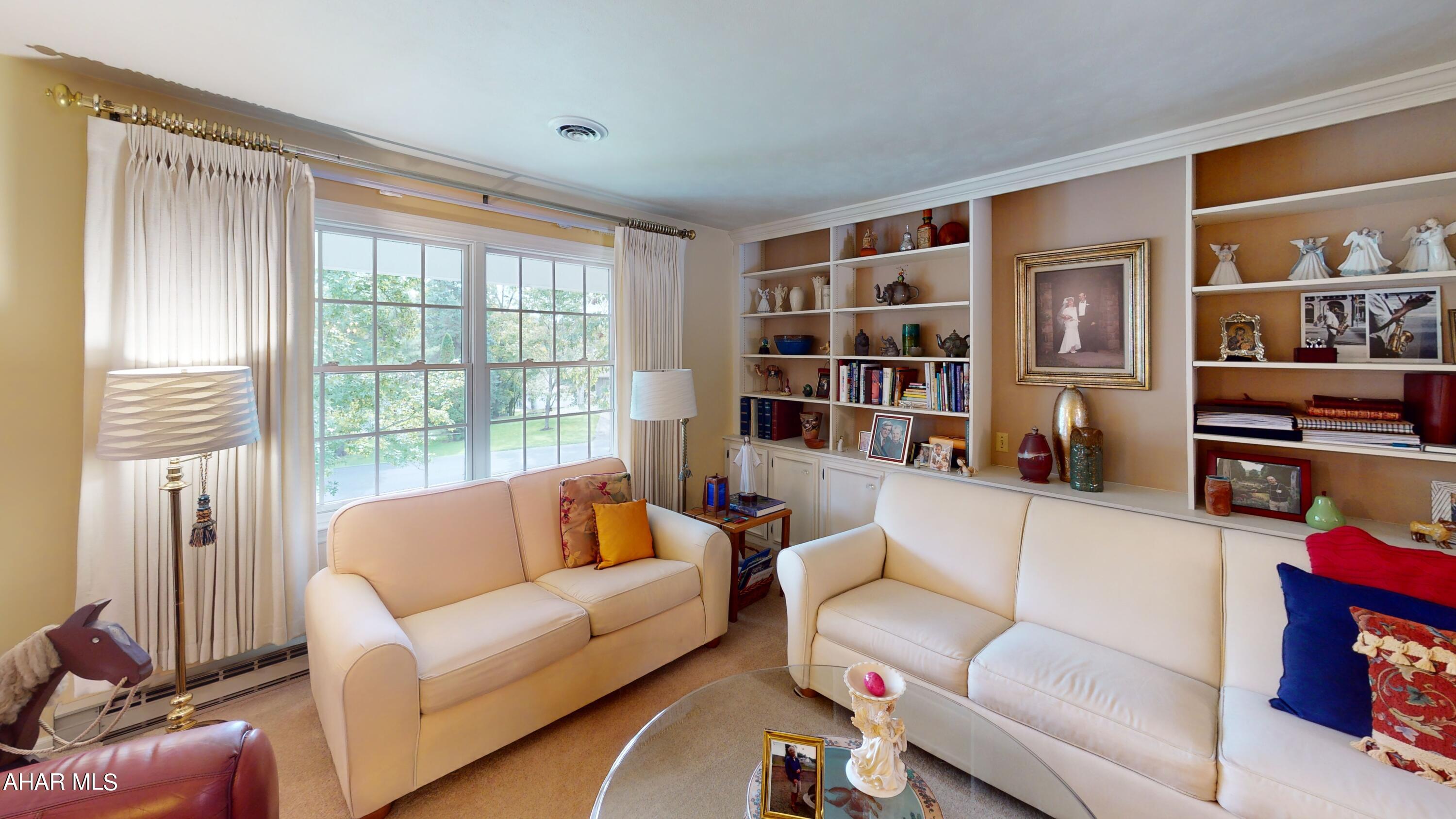 Holiday Manor - Residential