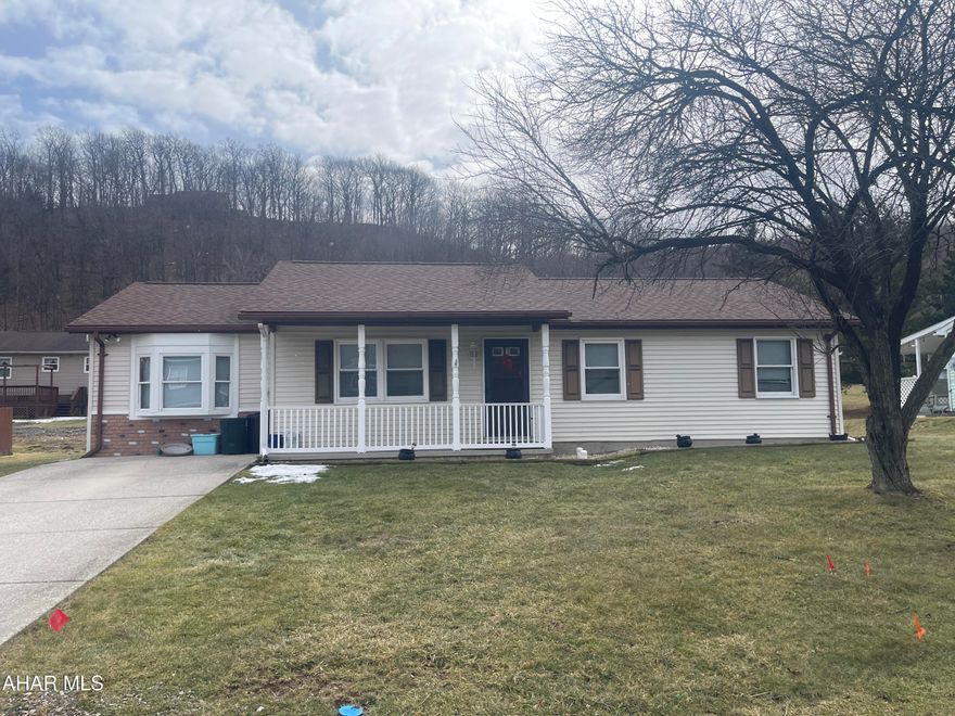 Nice one story home - 3BR, 1BA, eat-in kitchen, living room AND family room for entertaining. Property offers off street parking and is close to amenities.

ALL OFFERS BEING PRESENTED 5:00 FRIDAY 3/7/25