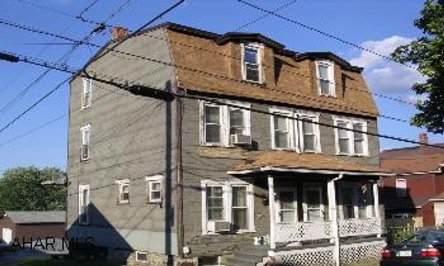 3 STORY 2 UNIT SIDE BY SIDE DUPLEX. 3 STORY 2 UNIT SIDE BY SIDE DUPLEX. INTERIOR IS DECENT! 4 BEDRMS EACH UNIT. SELLER TO INSTALL NEWER FURNACE-TENANT SIDE, AC-OWNERS SIDE.