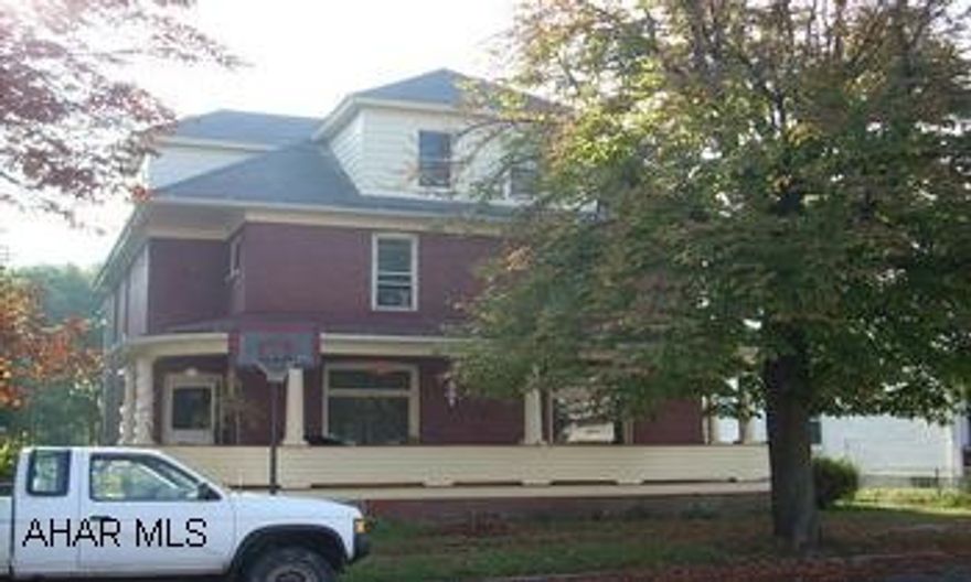 2.5 STORY DUPLEX. NICELY MAINTAINED DUPLEX IN JUNIATA AREA OF ALTOONA.