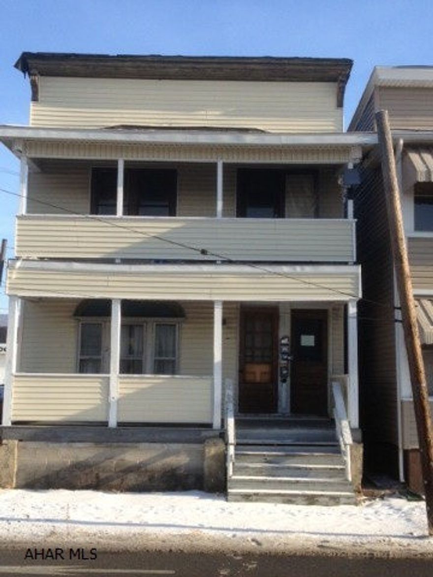 Great income property for investors! 2 rental units- the top is vacant and the bottom is rented at $525 per month plus utilities. Conveniently located!