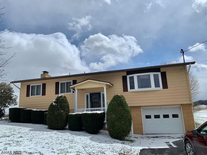 Well maintained, one owner split level.