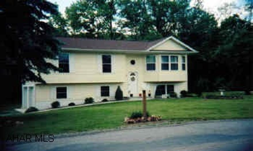 3 yr old Bi-level on spacious landscpaed lot in Antis Twp. Better than new Bi-level.  Absolute move in condition.  Lovely landscaped lot.  Oak kitchen, deck