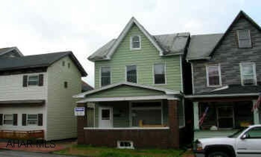 FRESHLY PAINTED THROUGHOUT.  NEW CARPET, NEW APPLIANCES, NEWER ROOF, NEW HOT WATER TANK.